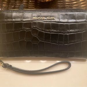 Michael Kors accordion wallet